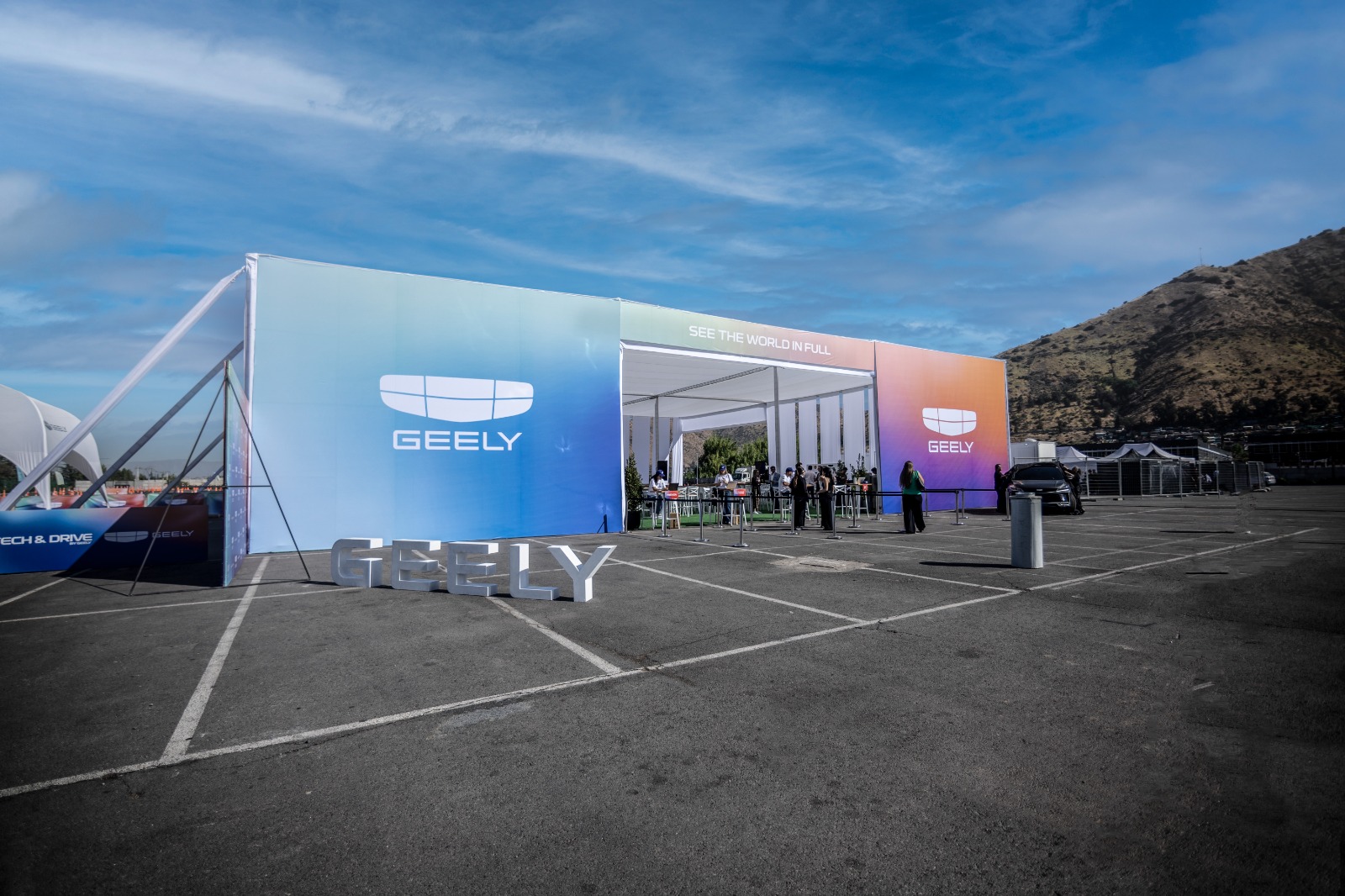 GEELY CONTINÚA SU EXPANSIÓN EN CHILE - Tour Motor